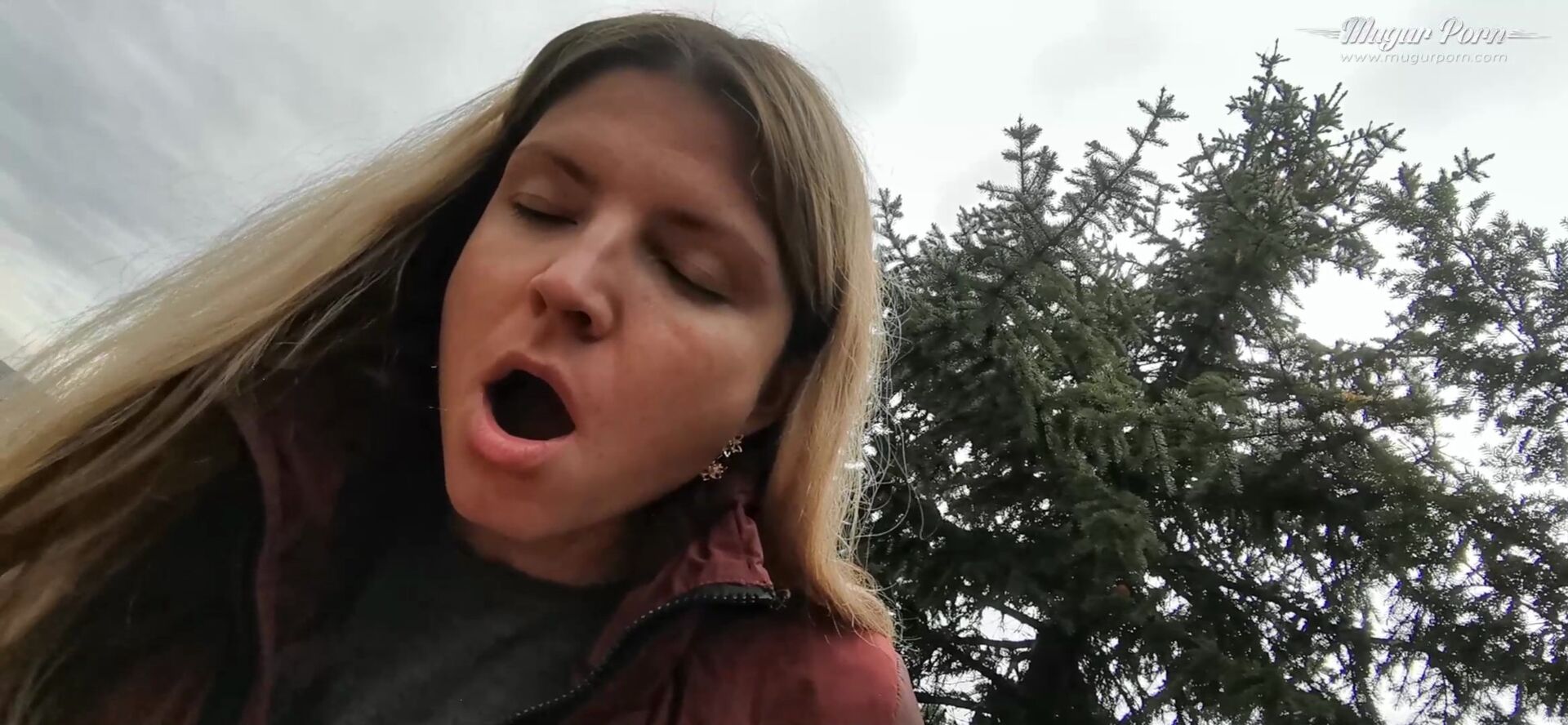 Gina Gerson Loves Fucking Her Pussy Outdoor