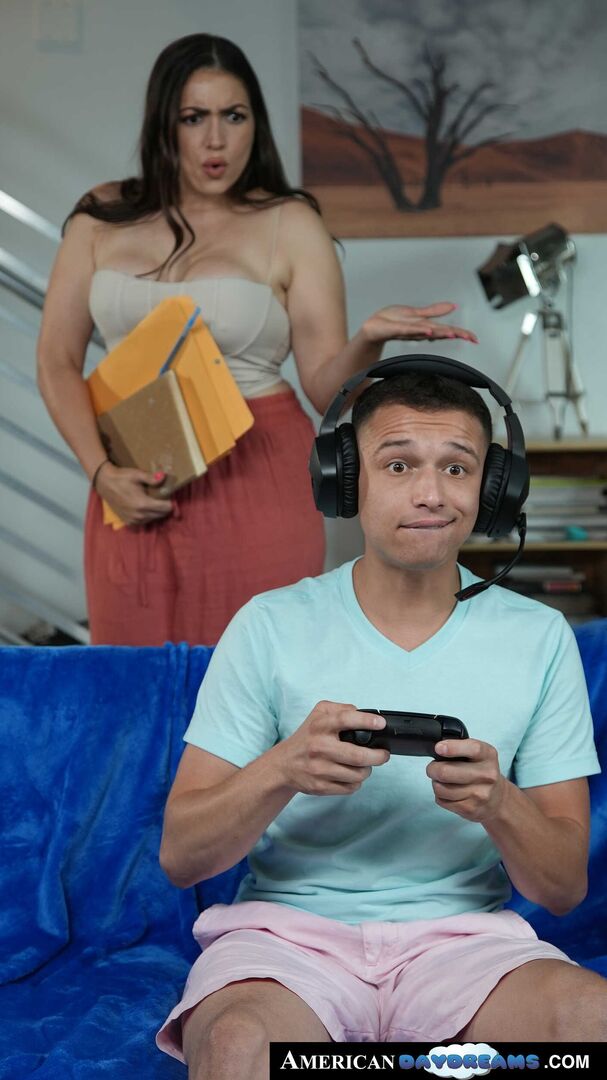 Gamer dreams of riding his tutor's big juicy Italian ass