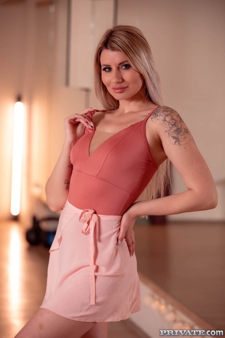 Marsianna Amoon Enjoys Anal at the Dance Studio