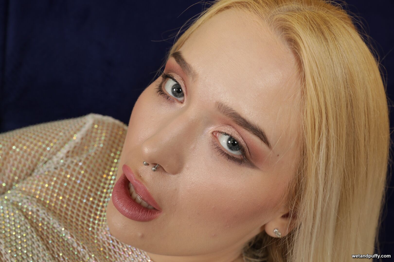 VERA J — CURVY CUTIE