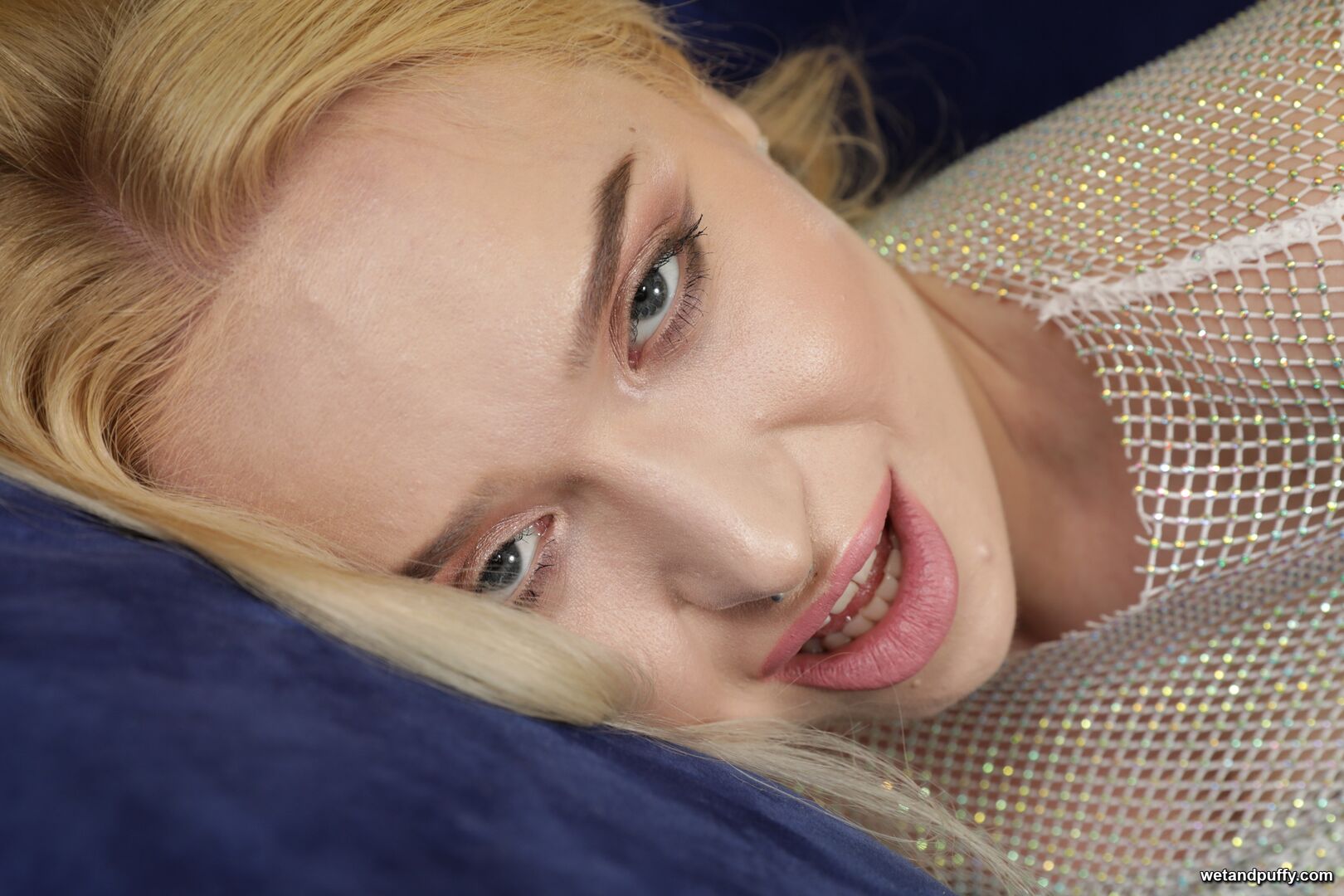 VERA J — CURVY CUTIE
