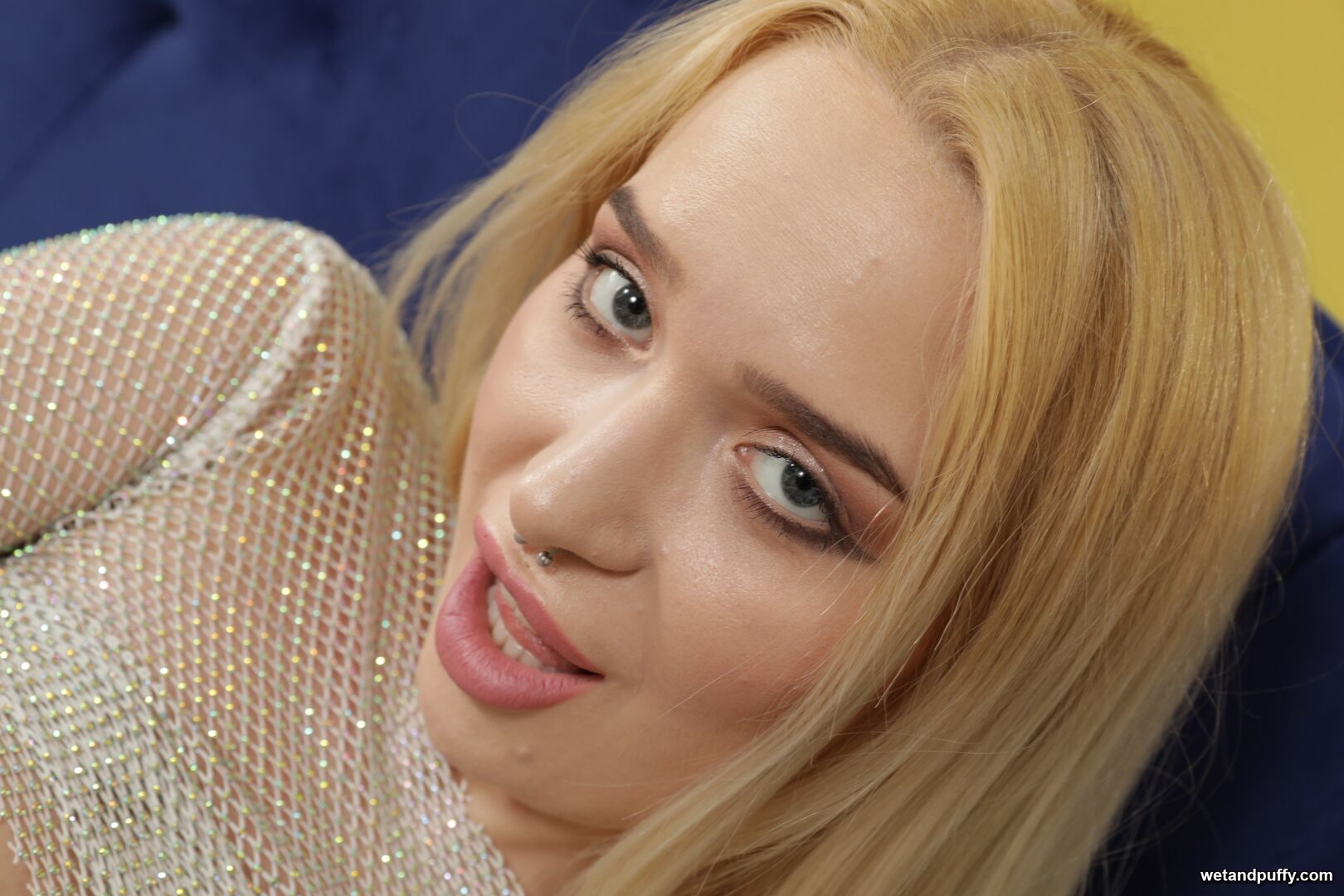 VERA J — CURVY CUTIE