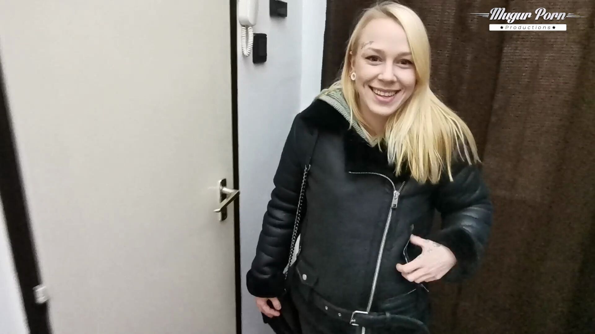 Hottest Young Chrystal Sinn Lost Her Anal Virginity