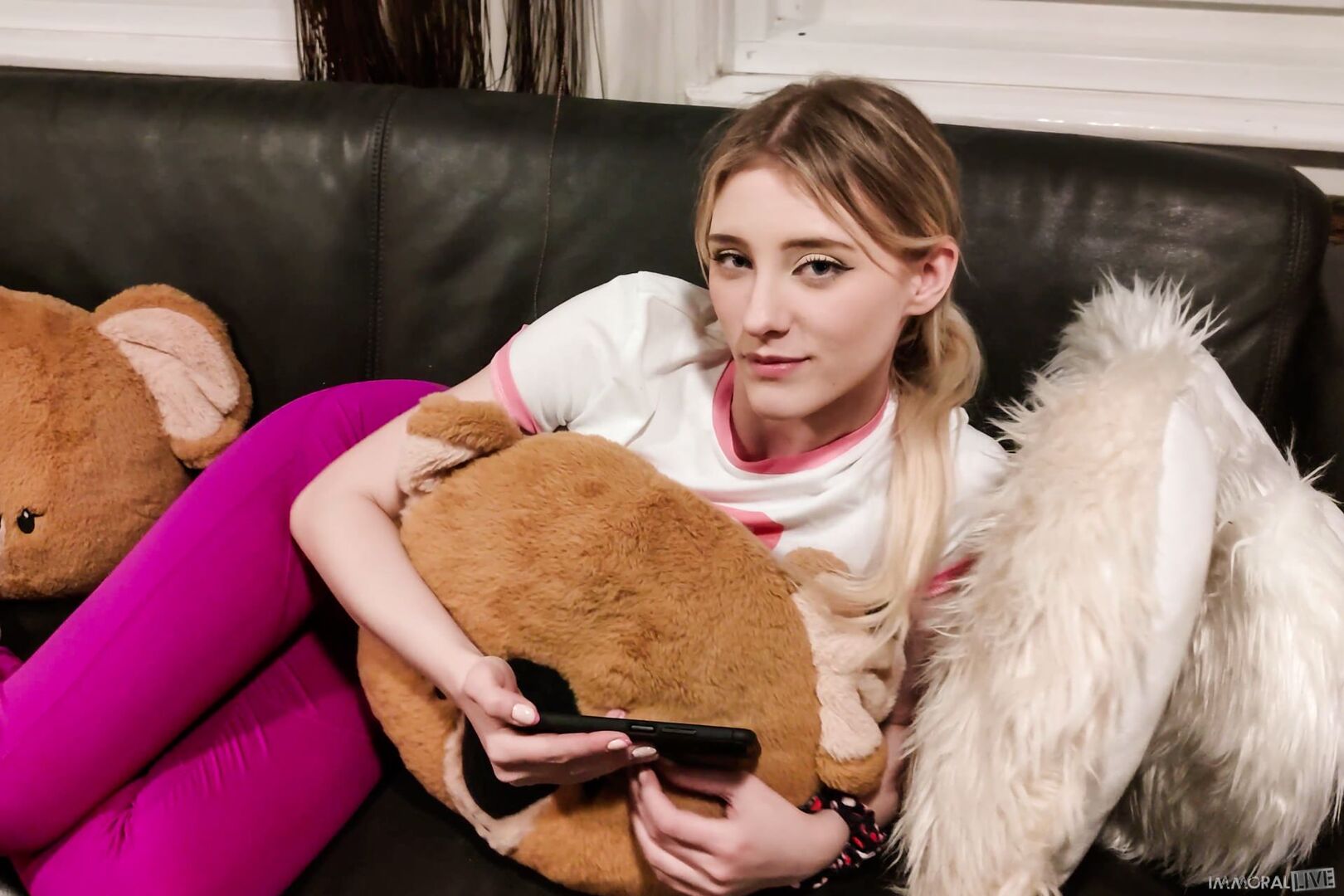 Stepdaughter Melody Marks Dreams of Becoming a Demon Slayer - Part 1<