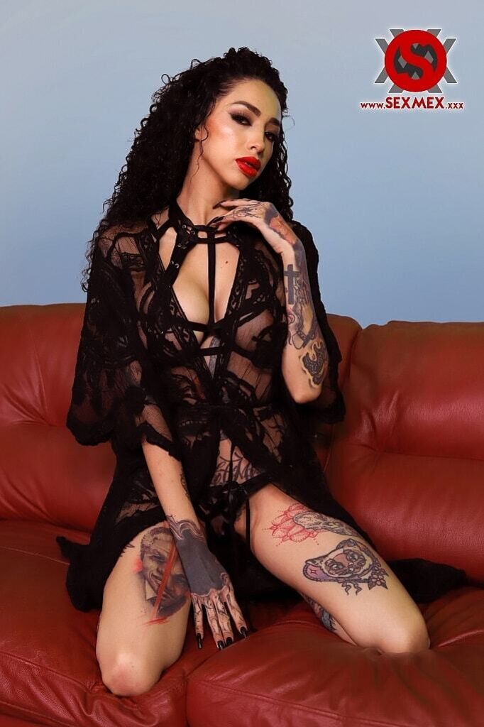 SENSUAL LADY VAMPIRE . KITZIA SUÁREZ