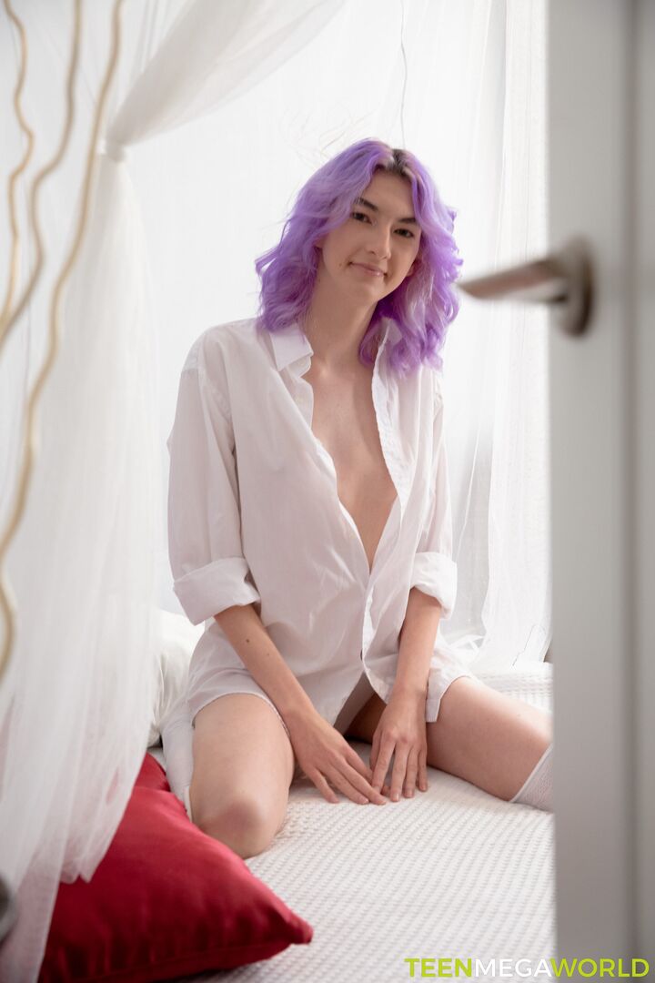 Book lover prefers a big dick