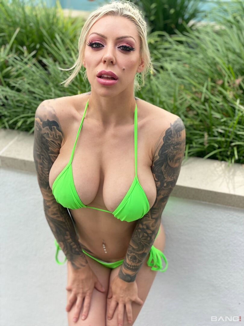 Karma Rx gets so horny giving head that she rubs her clit to cum too