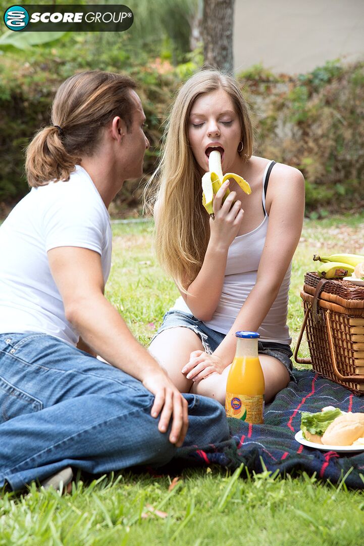 TRISHA TAKES A PICNIC WITH HER BOYFRIEND AND GETS HER PUSSY POUNDED IN THE GREAT OUTDOORS