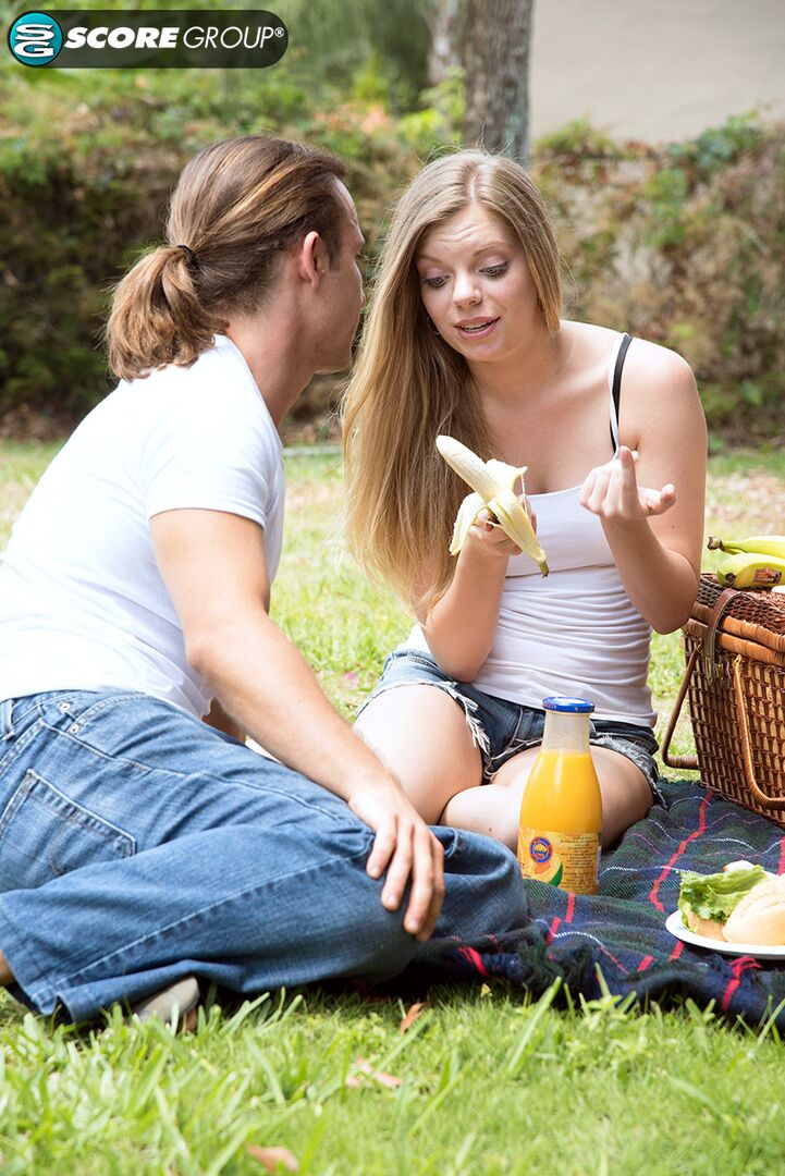 TRISHA TAKES A PICNIC WITH HER BOYFRIEND AND GETS HER PUSSY POUNDED IN THE GREAT OUTDOORS