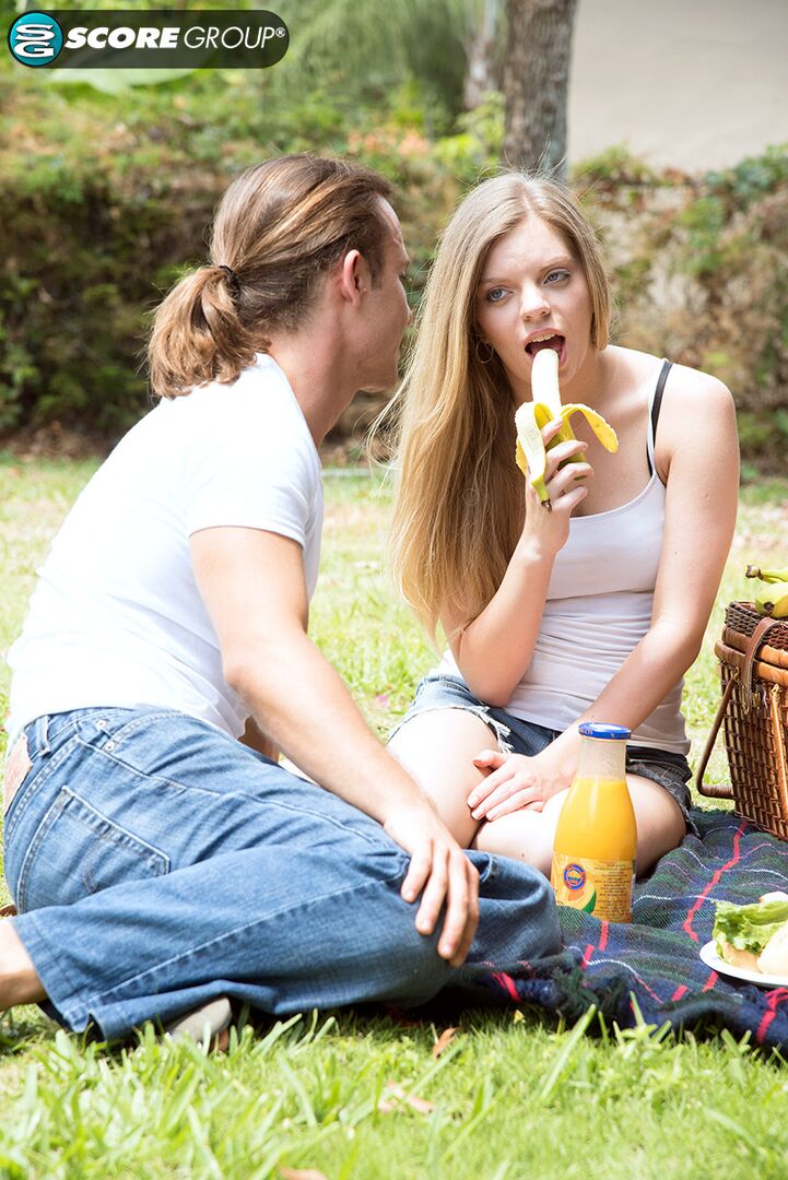 TRISHA TAKES A PICNIC WITH HER BOYFRIEND AND GETS HER PUSSY POUNDED IN THE GREAT OUTDOORS