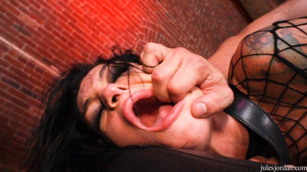 Angelina Valentine Gives Her Ass To Nacho