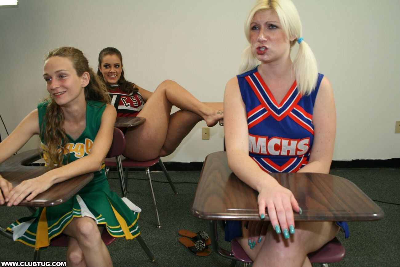 Cheerleader Handjob Competition