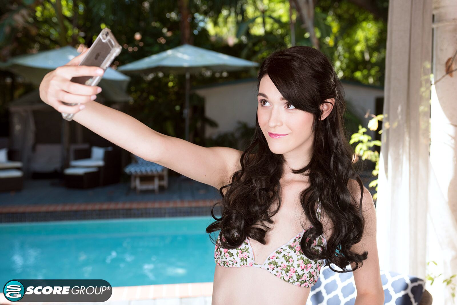 Naughty Daughter Ivy Aura Gets Creampied by Her Dad's Friend