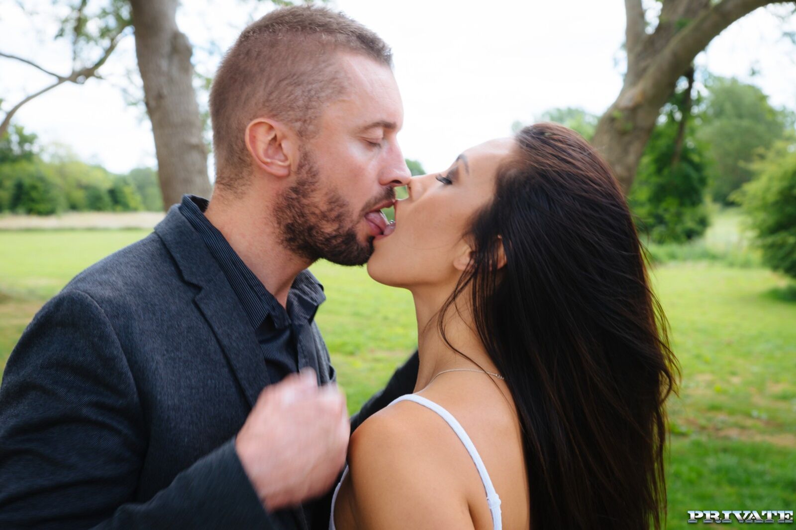British Babe Hannah Shaw Fucks on the First Date