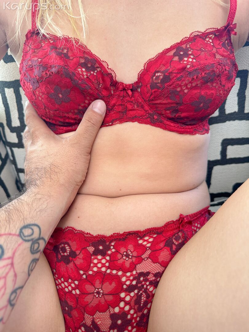 SKYLER'S SHAVED PUSSY