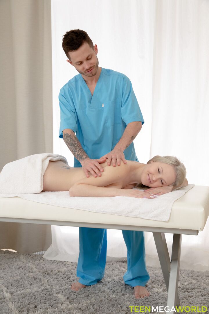 Massage and fuck: 2 in 1