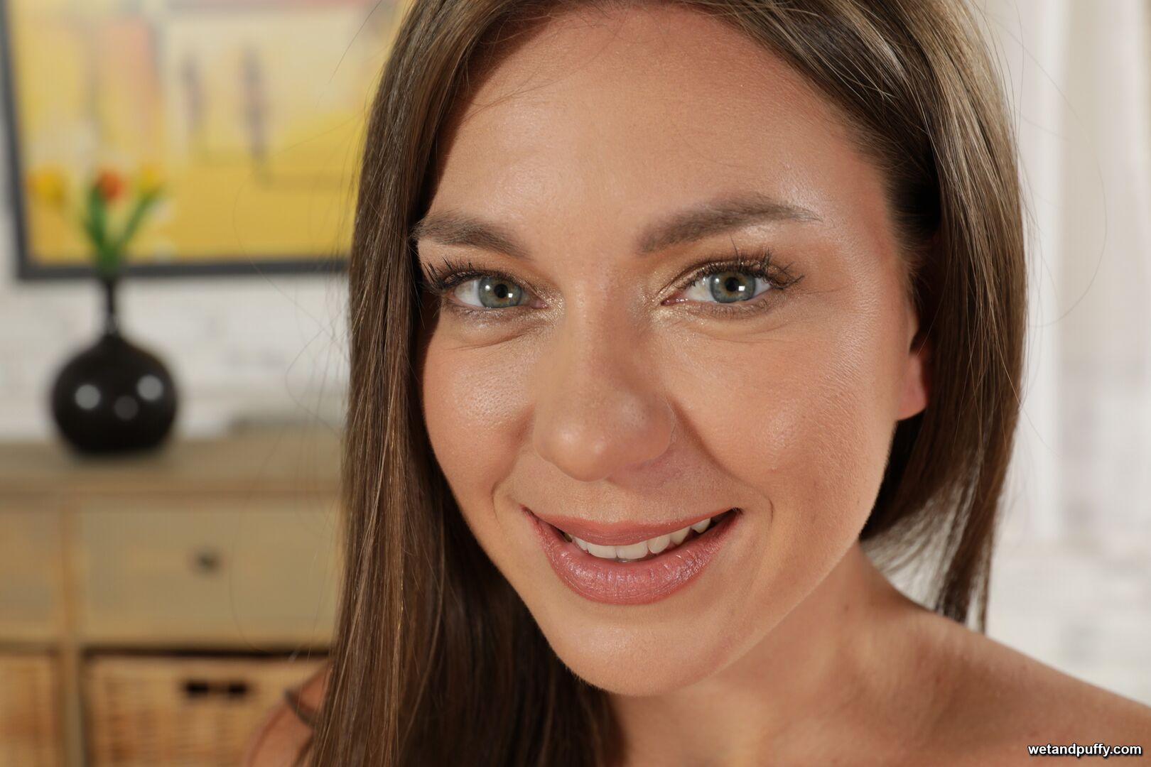 VIKS ANGEL — PETITE PUMPING