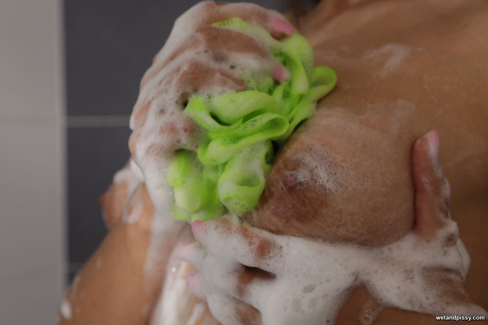 MIA TREJSI — RINSING OFF