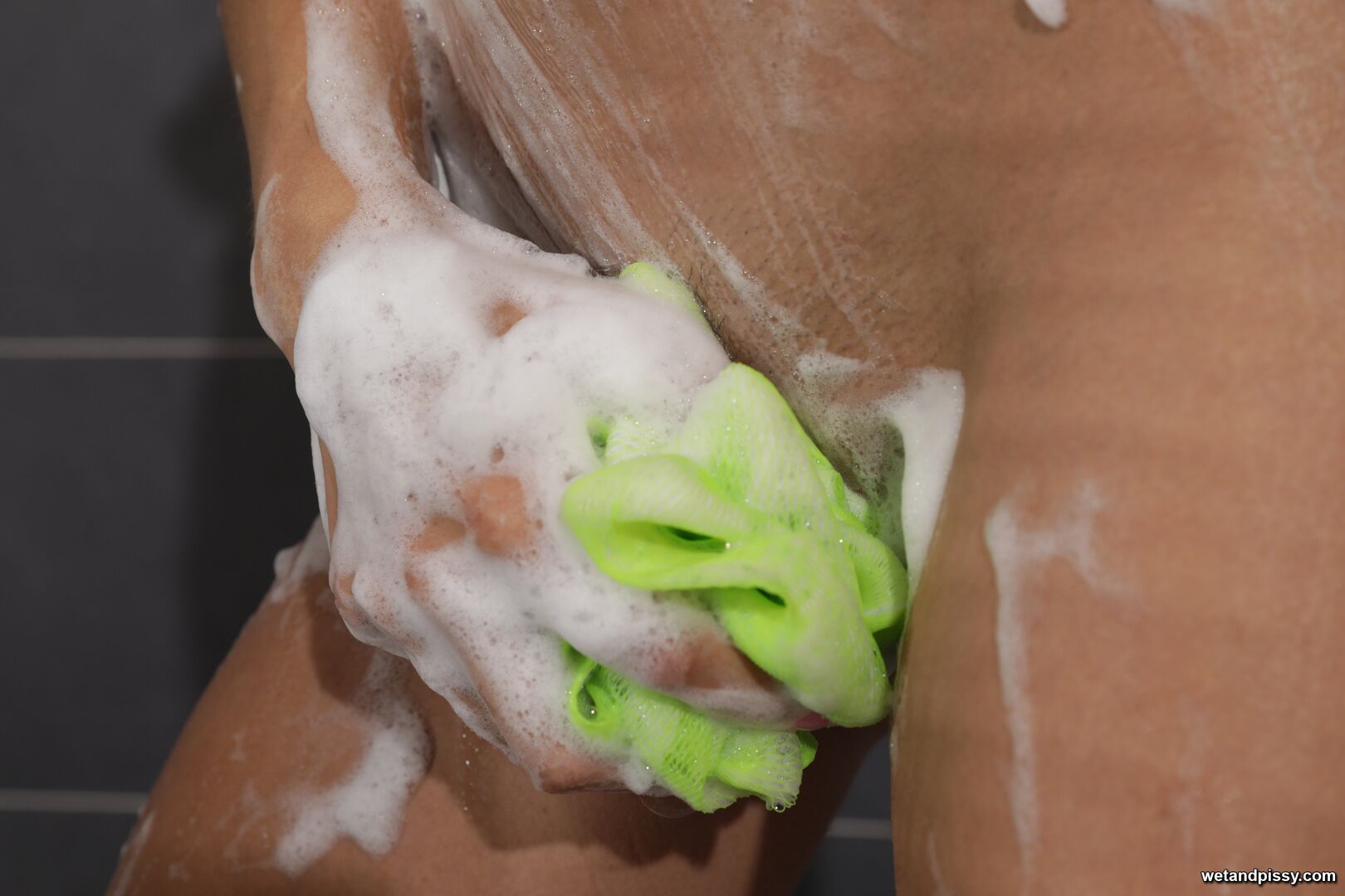 MIA TREJSI — RINSING OFF