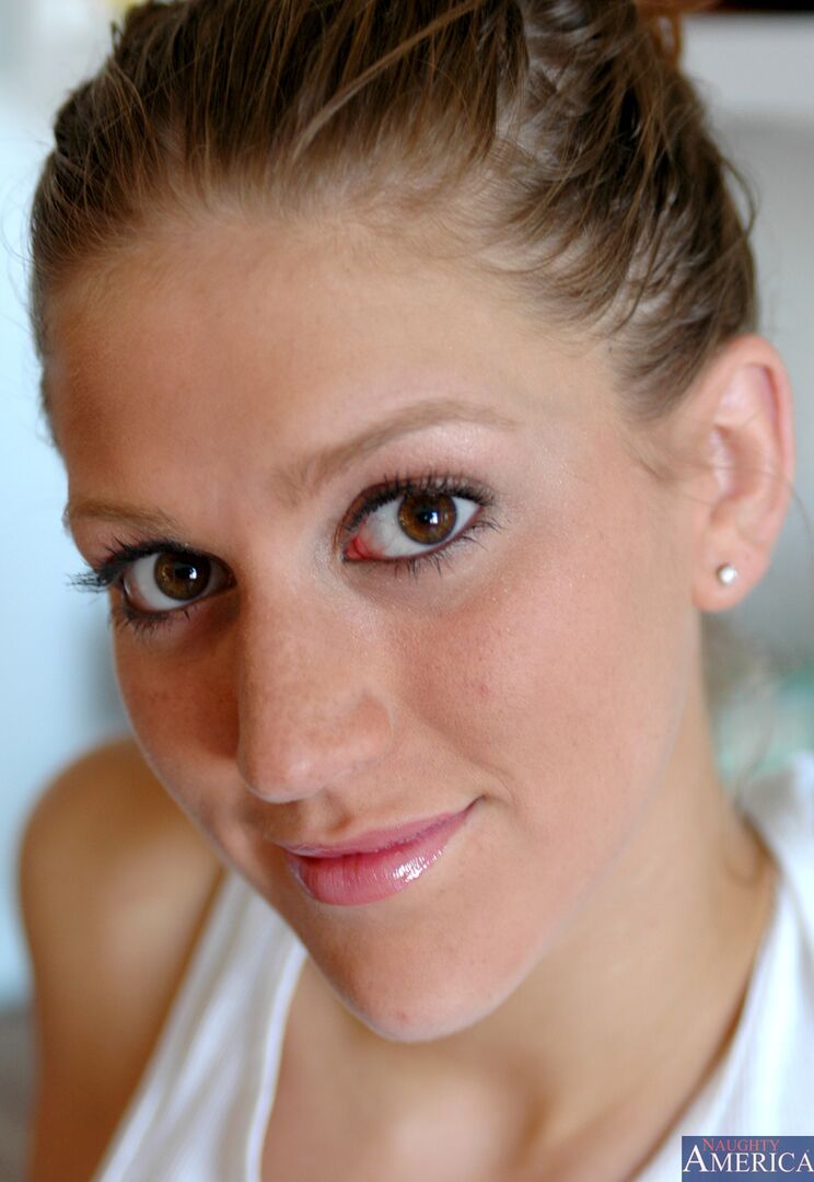 Eve Laurence fucking in the kitchen with her brown eyes