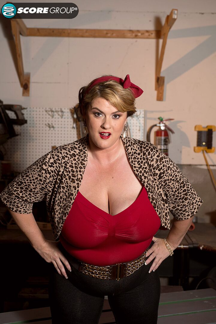 KIMMIE KABOOM: AUTO BUFF AT WORK
