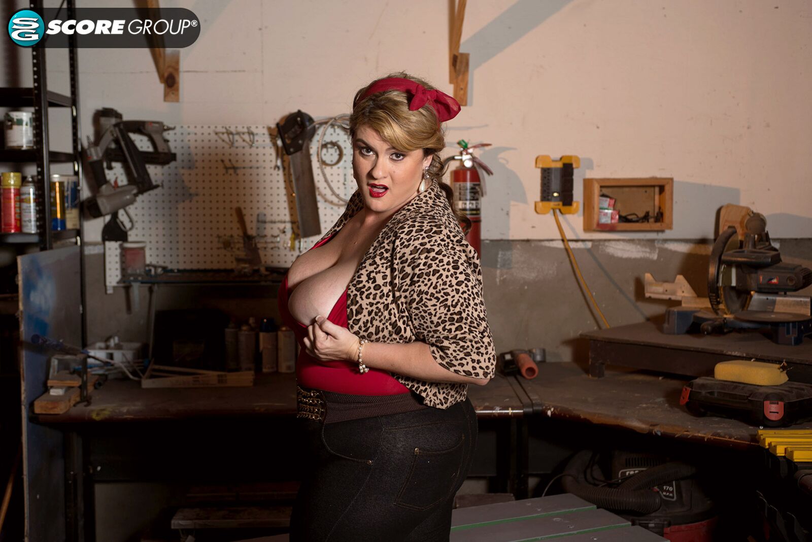 KIMMIE KABOOM: AUTO BUFF AT WORK