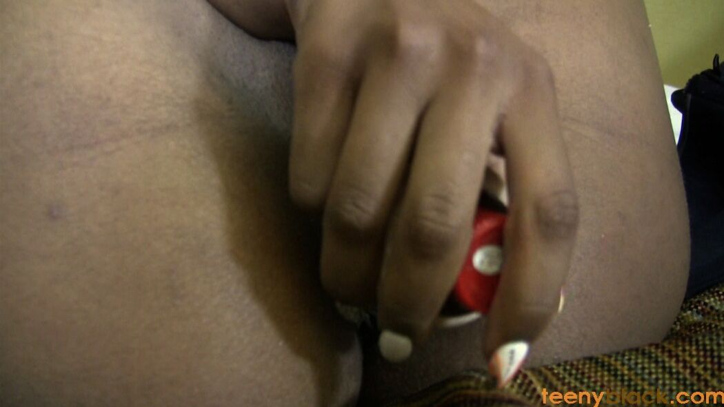 Moaning Mona Bella