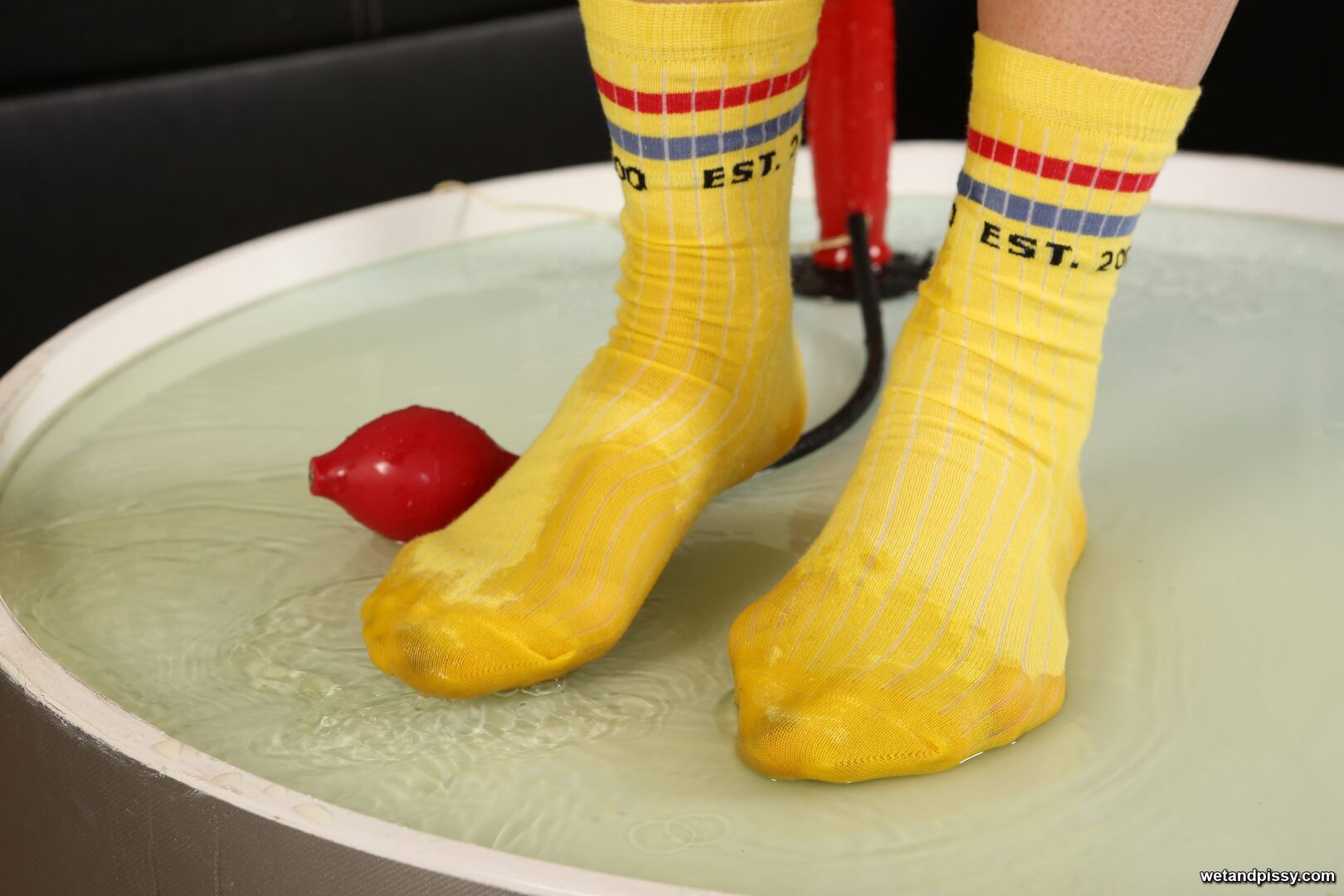 JESSICA LINCOLN — PLAYFUL WITH PISS