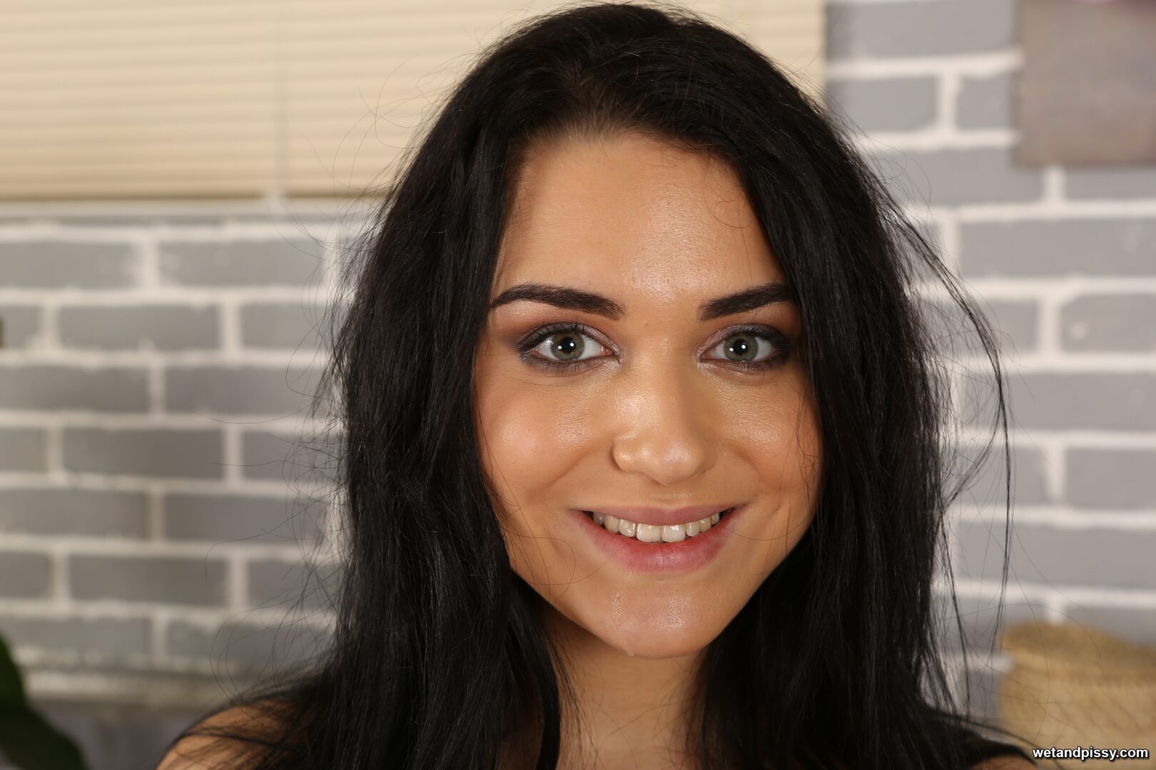 JESSICA LINCOLN — PLAYFUL WITH PISS