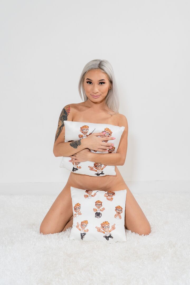 PornDudeCasting - Avery Black