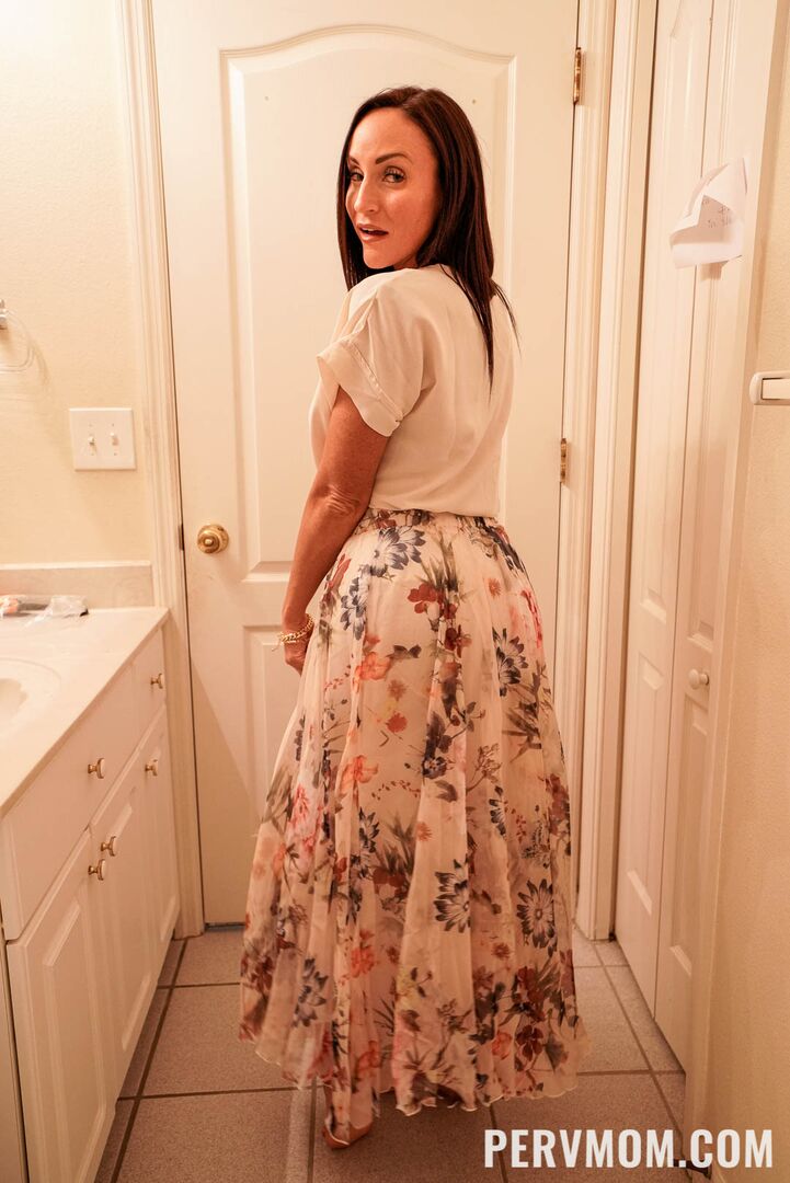 True Milfs Do Anal