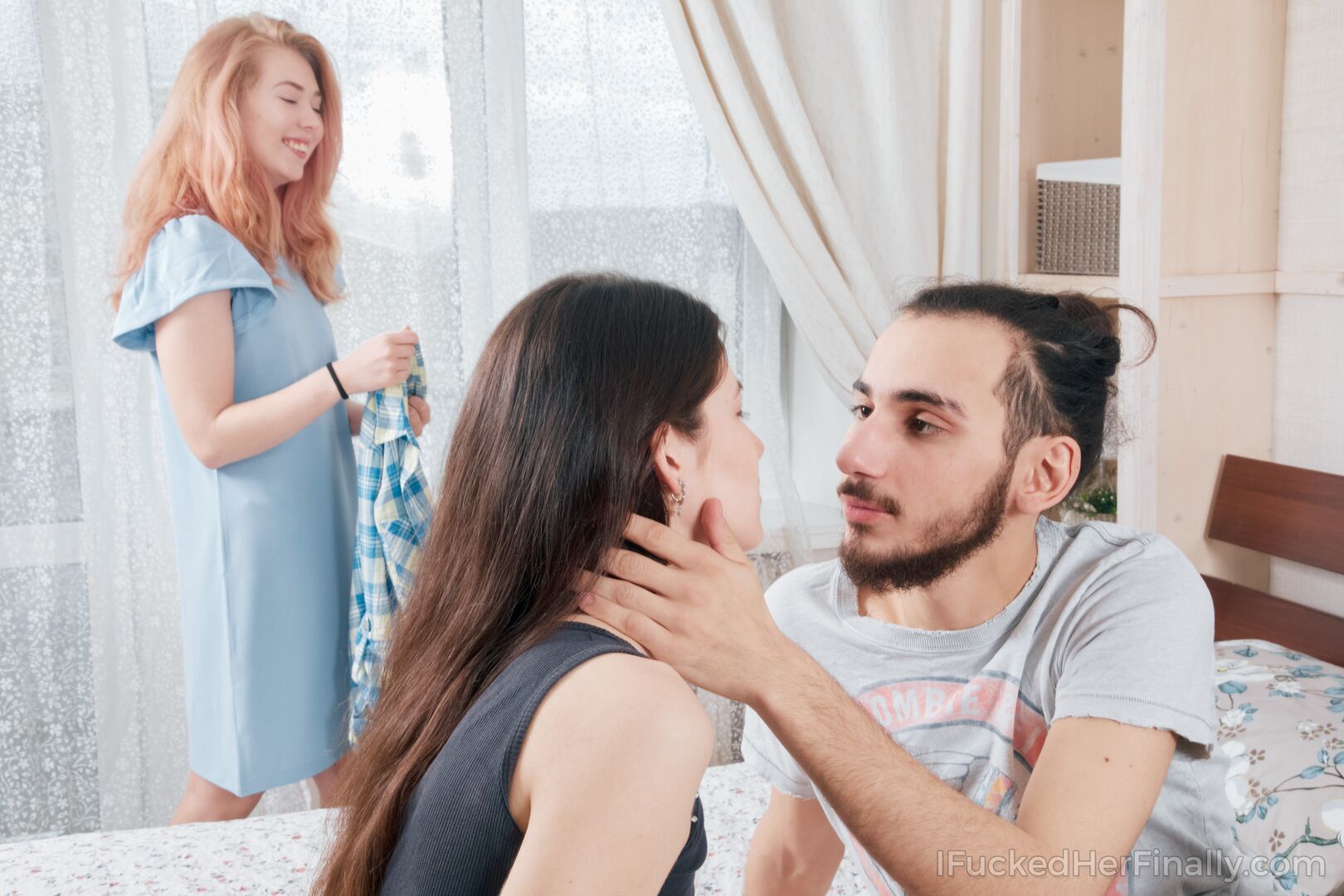 Dude entertains two hot bisexuals