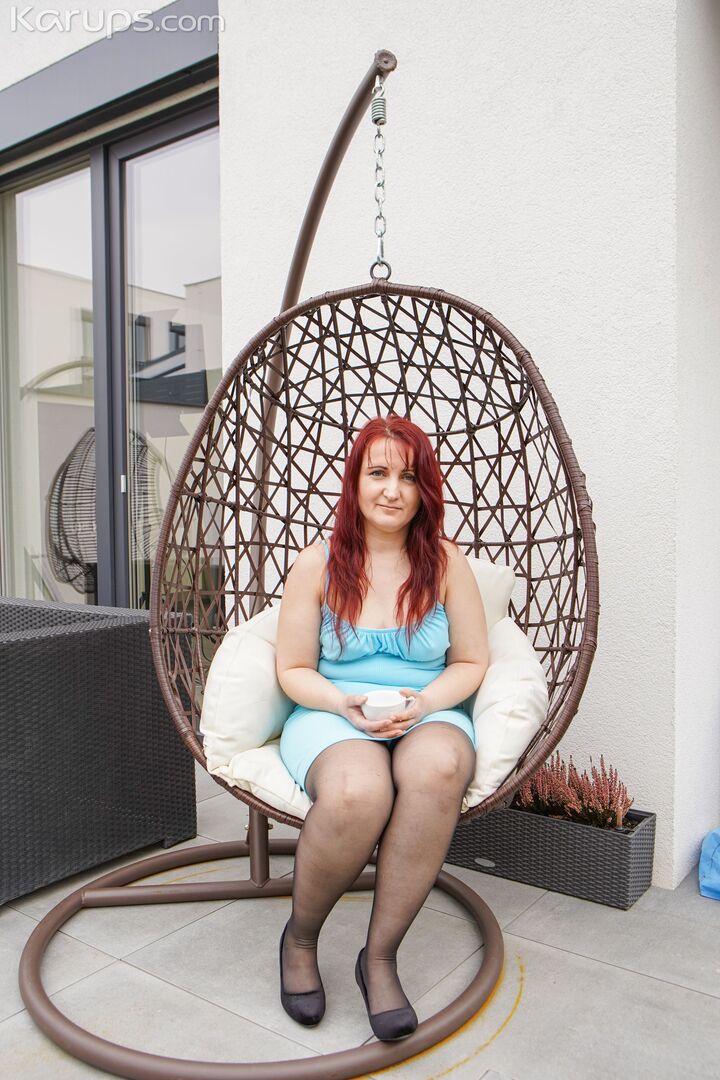VICKY RIDES HER BOYTOY