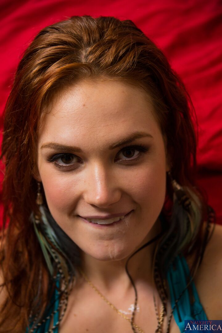 American Siri fucking in the bedroom with her brown eyes
