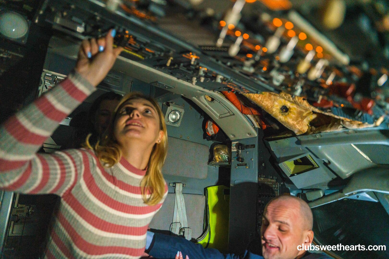 Mile High Club Sweethearts 1/4