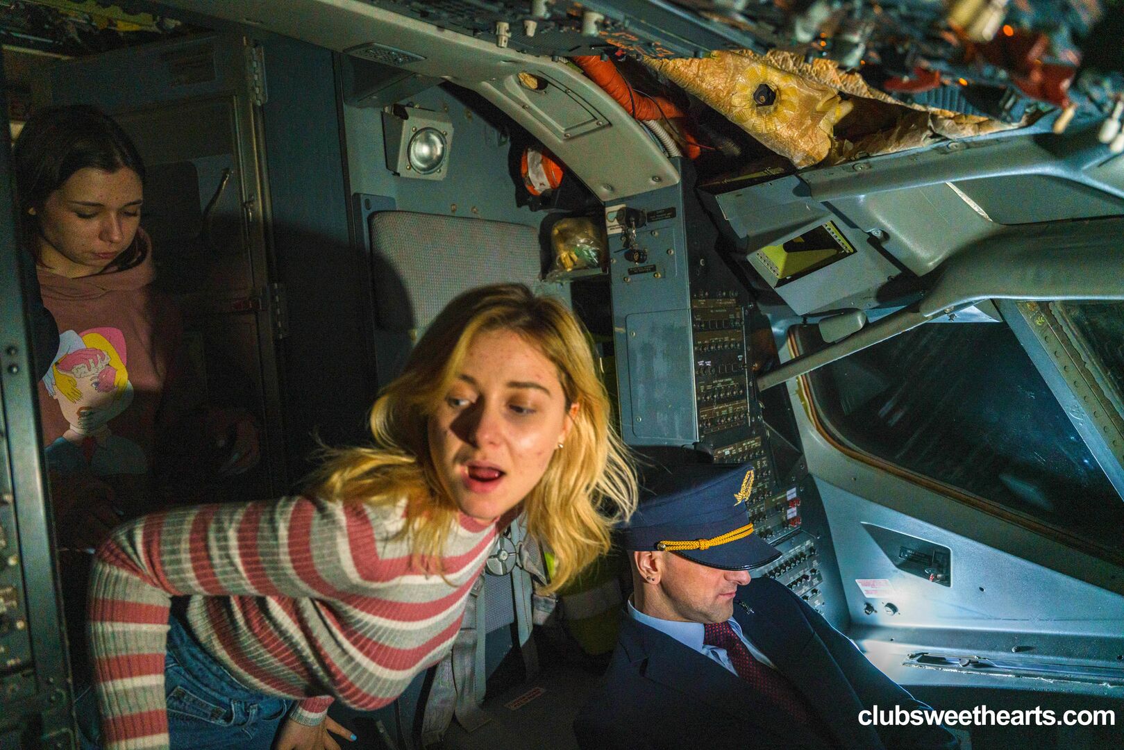 Mile High Club Sweethearts 1/4