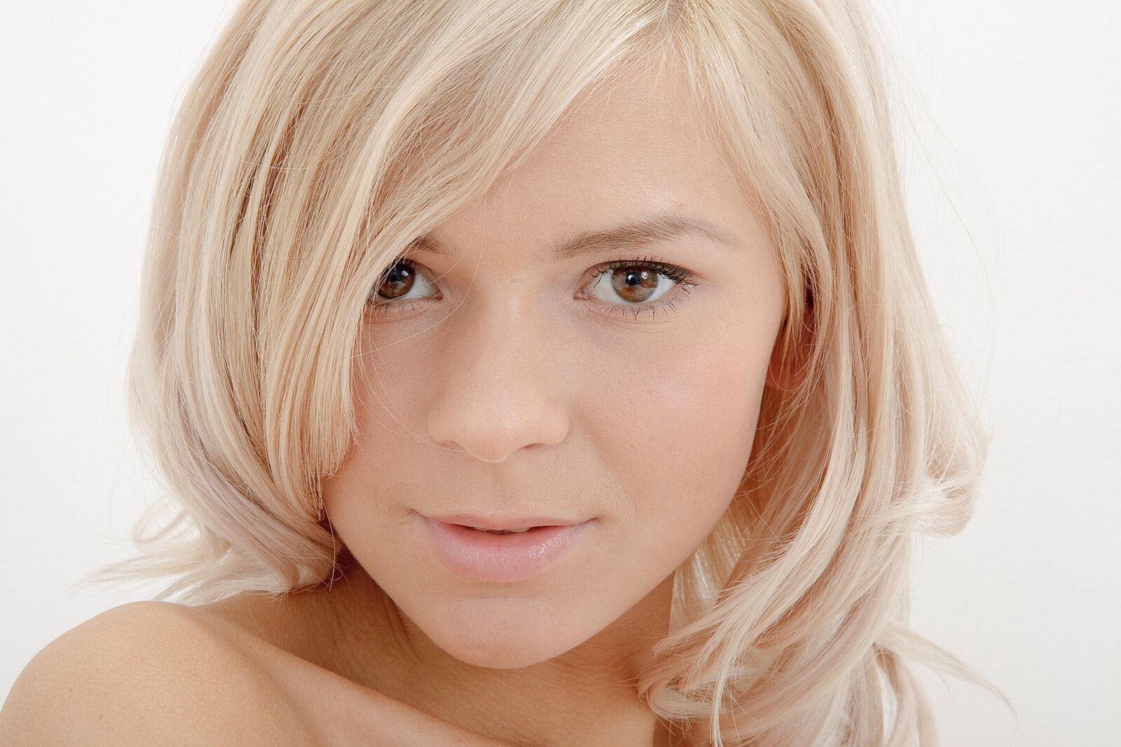 Dreamy Blond Teen Touches Herself Until She Cums