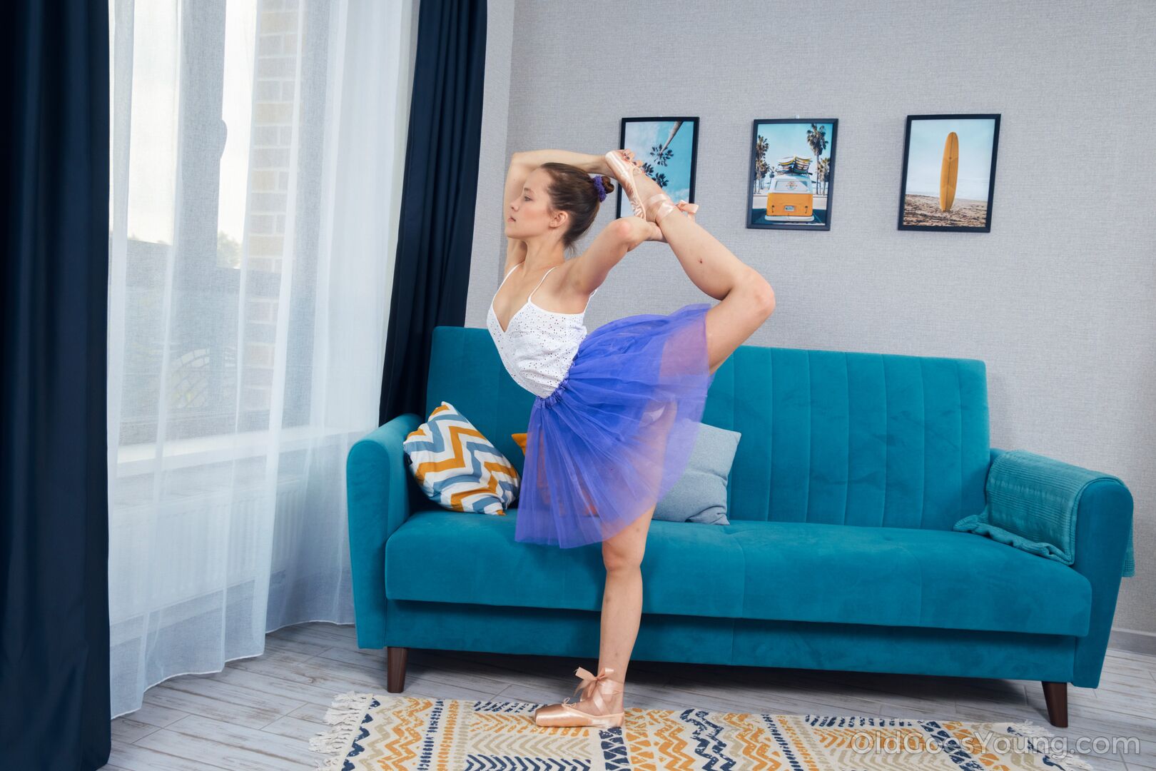 Ballet dancer gives a blowjob
