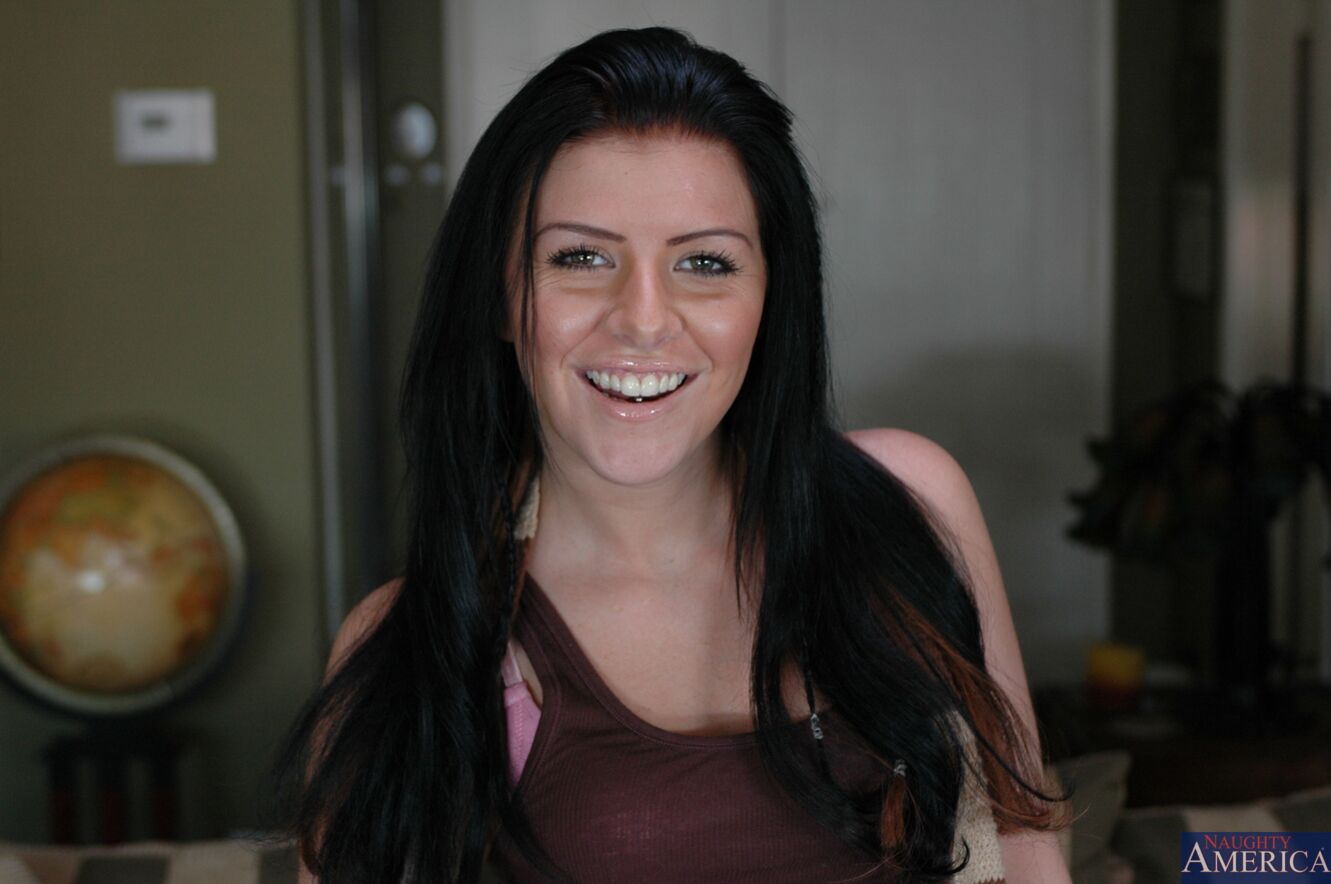 Taryn Thomas fucking in the couch with her piercings