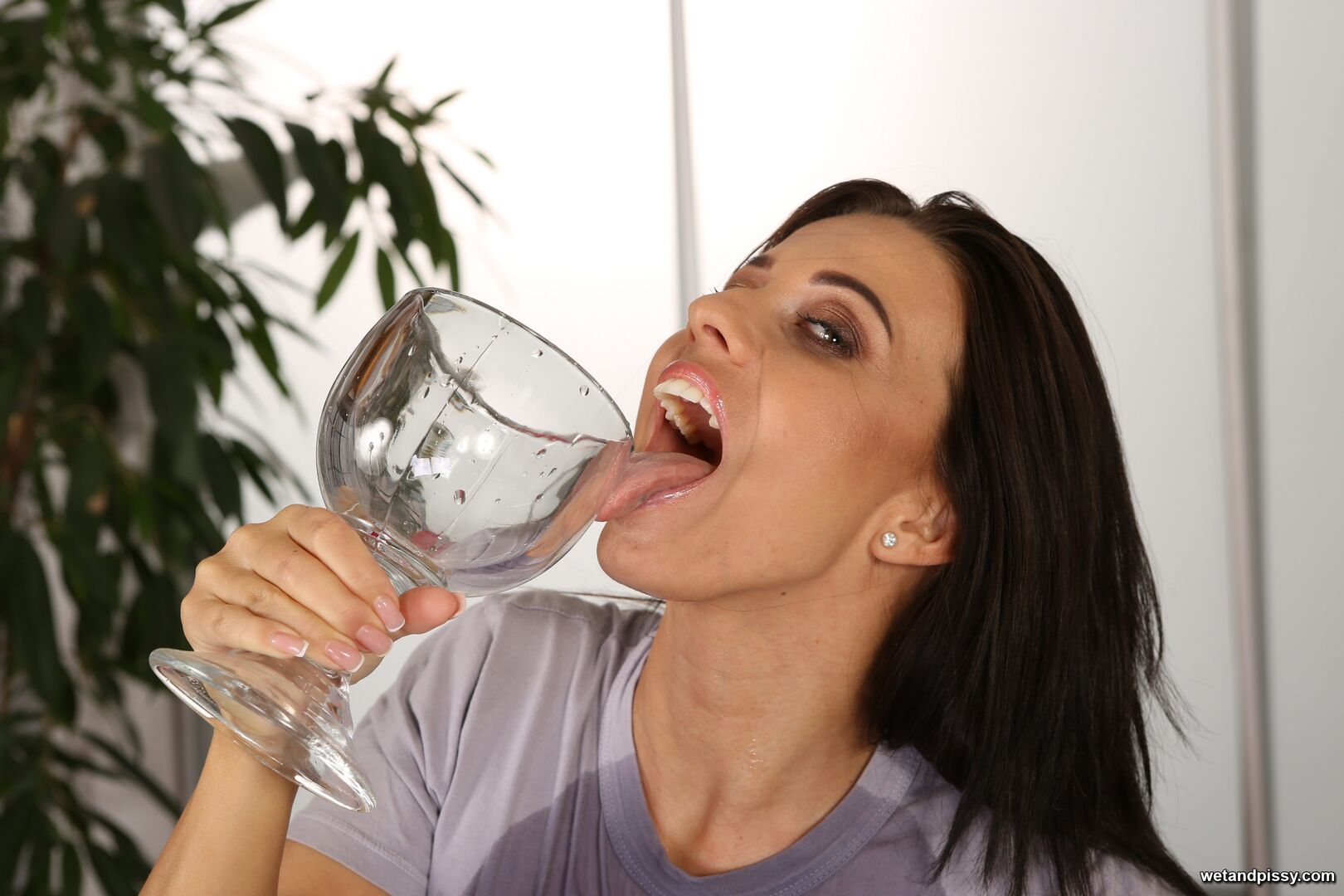 VICKY LOVE — PERFECTING HER PISS PLAY