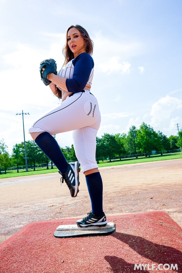 A Homerun Milf
