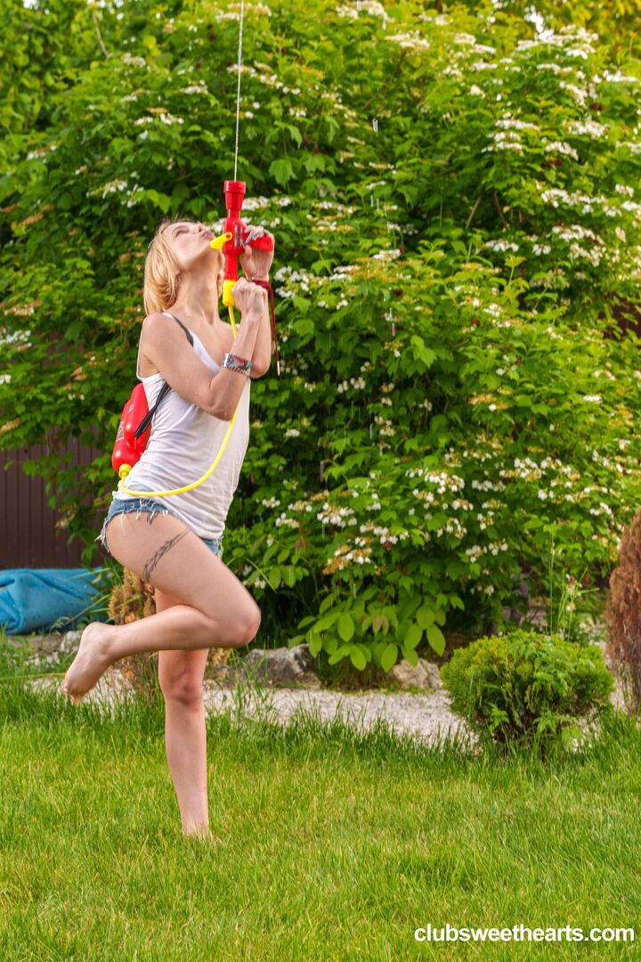 Squirt gun and pussy fun