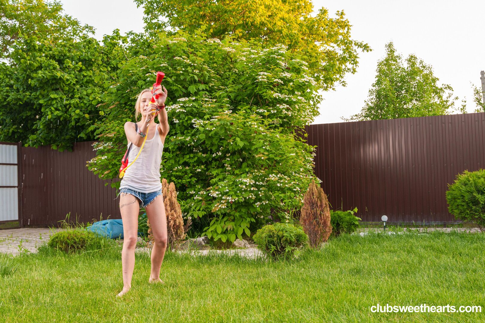 Squirt gun and pussy fun