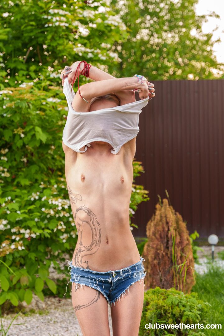 Squirt gun and pussy fun