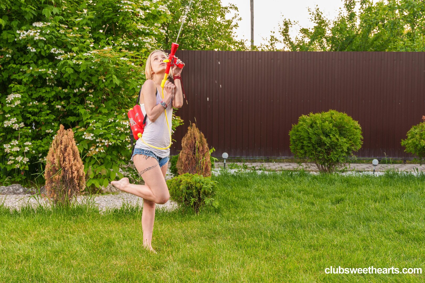 Squirt gun and pussy fun