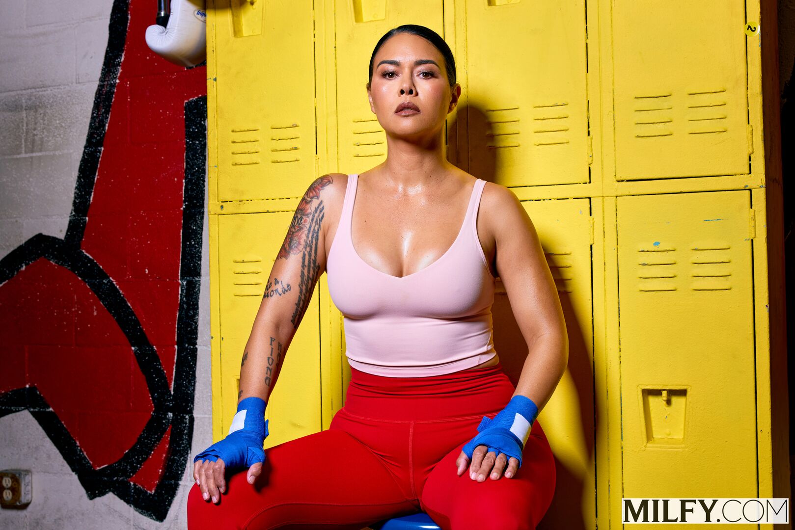 Fit Mom Gets Fucked In Her Tight Ass At The Gym