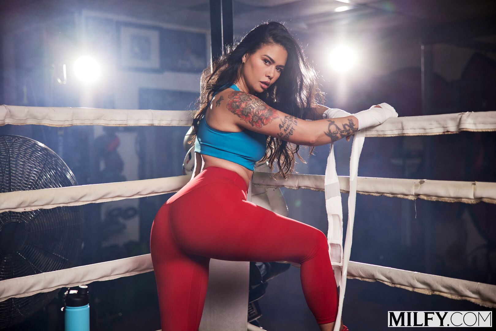 Fit Mom Gets Fucked In Her Tight Ass At The Gym
