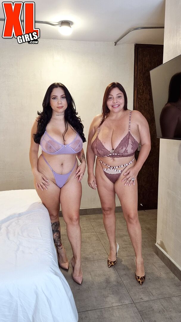 KIM VELEZ & SOFIA DAMON'S HOOTER HIDEAWAY HOLIDAY