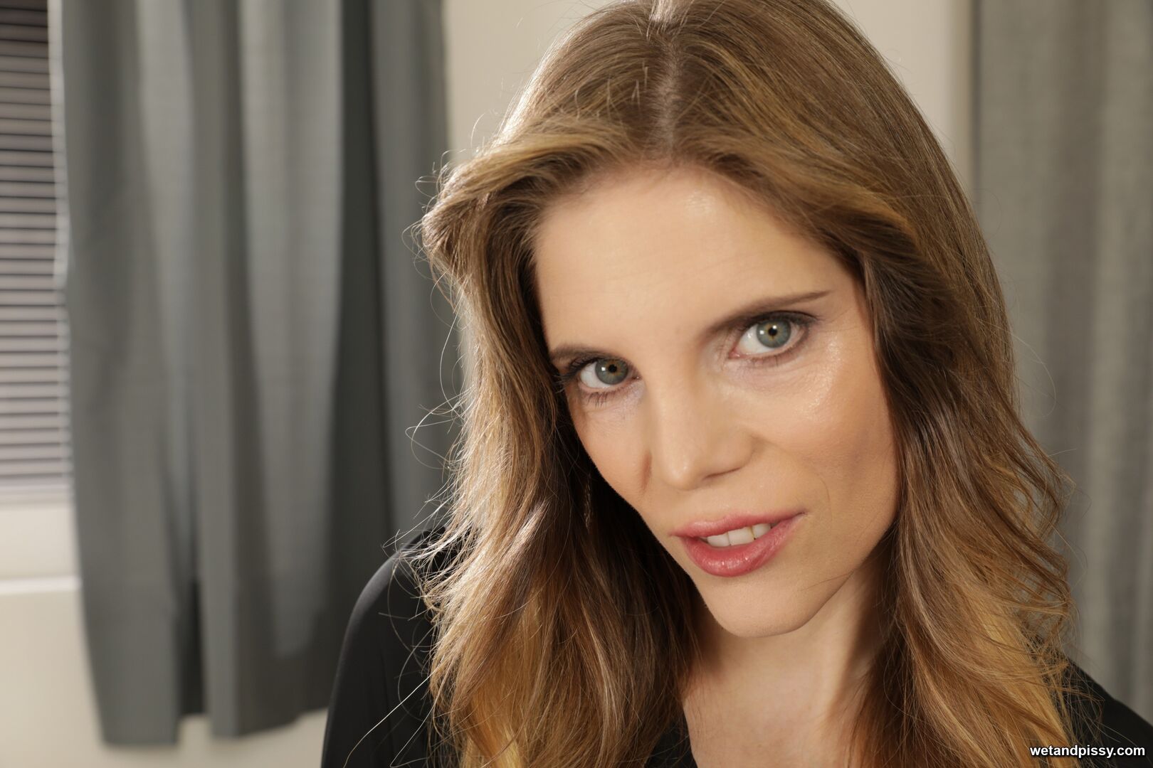 VALENTINA LOVE — WET PANTIES PLAY