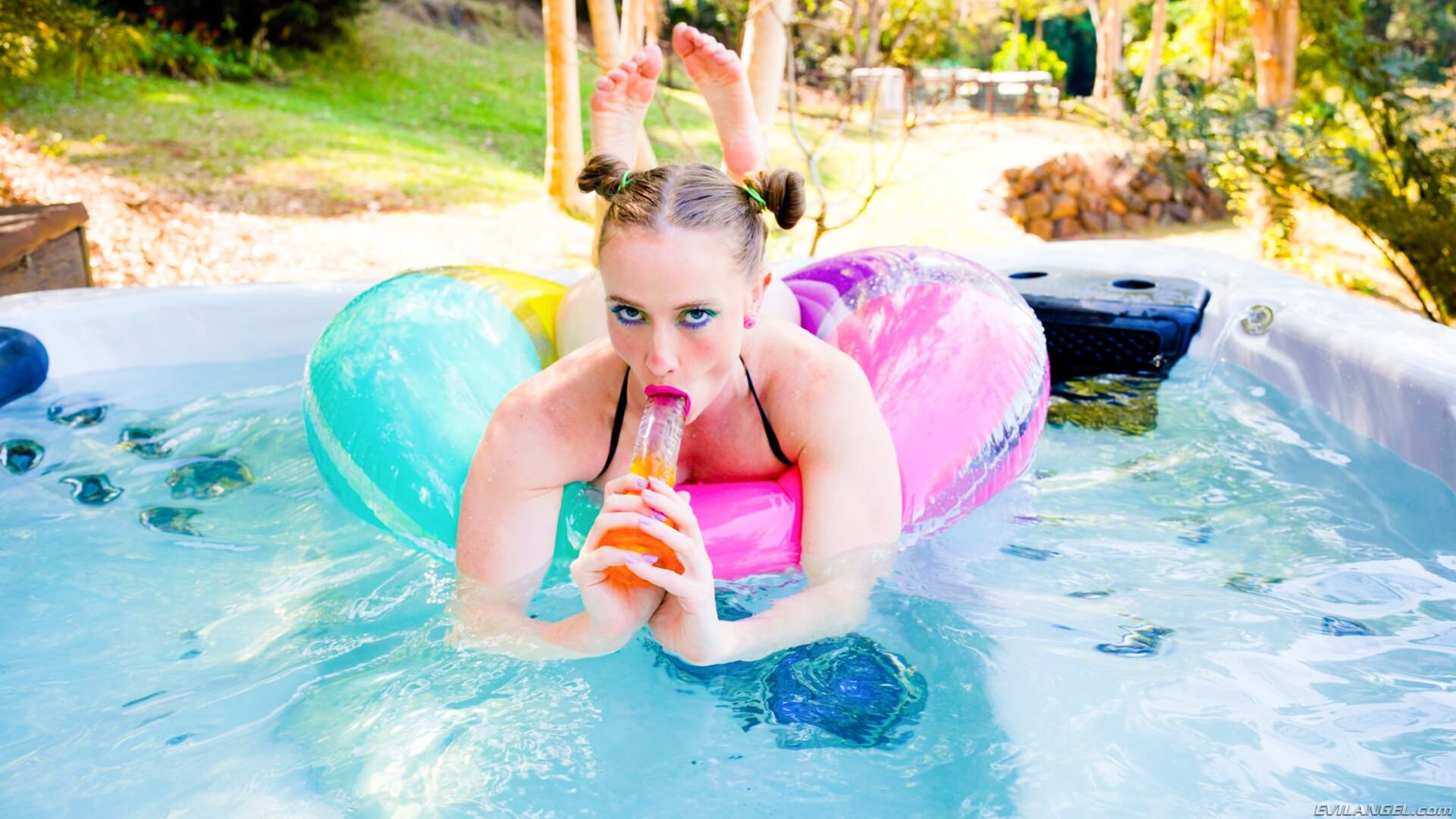 Insane Squirts, DP & Blowjob